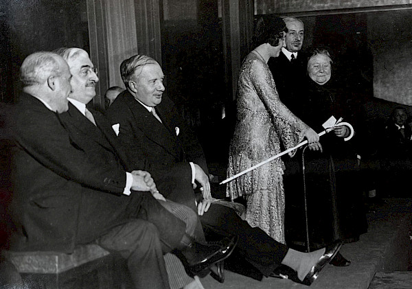 Guilly d’Herbemont bei der offiziellen Vorstellung des ersten Weißen Stocks im Cercle de l’Union Interalliée am 7. Februar 1931 in Paris.<br/>Foto: Presseagentur Meurisse, Paris, Sammlung Tobias Stuntebeck